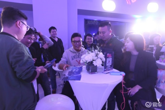 最新宇恩生日派对图片，星光璀璨盛宴