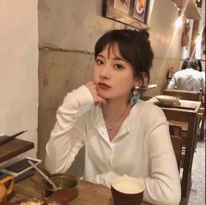 科技魅力重塑女生头像美学，最新头像展现生活美学风采