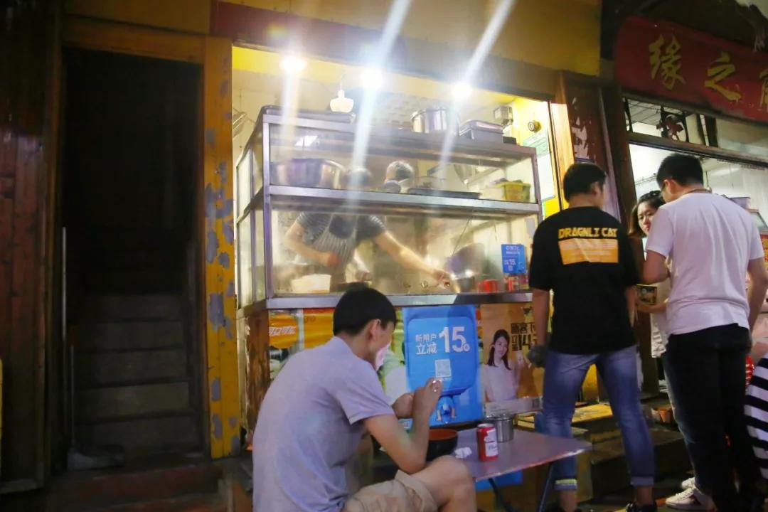 探索极致视听体验，小巷中的隐藏宝藏与最新款电视特色小店